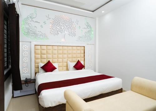 www.hotelredpalace.com