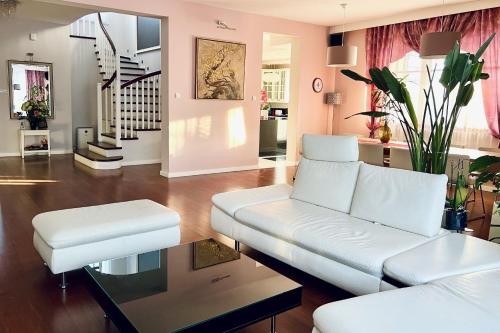 www.shouryacollection.com