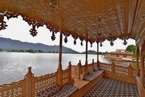 www.theheritagegroupofhouseboats.com