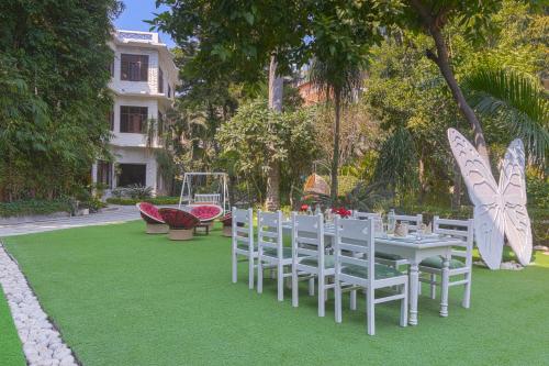 www.salvushotels.com