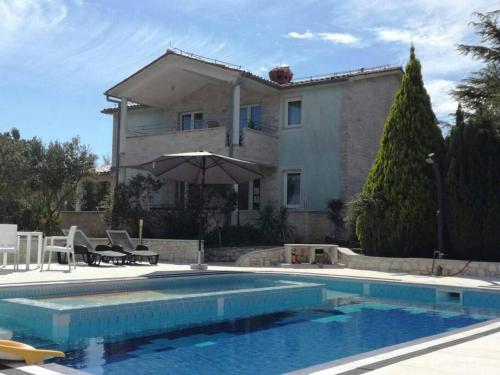 www.villamae.re
