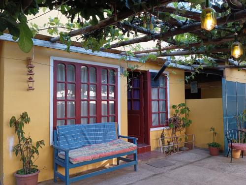 www.thetownhouseiznajar.com