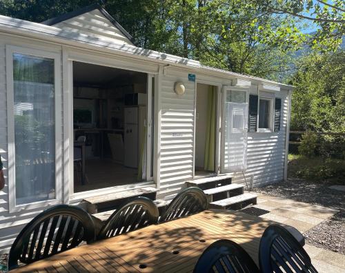 www.camping-le-rioumajou.com