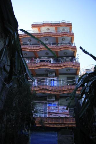 www.llerasgreenhotel.co