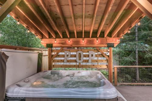 www.comfycabins.com