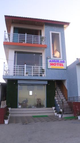 www.anuraghotelchakrata.com