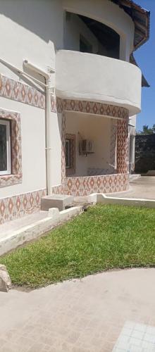 www.santarosabeachhouse.com