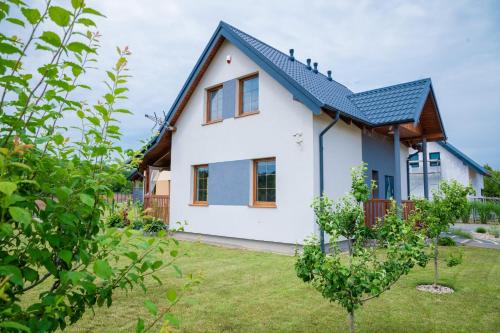www.narmadahillsresorts.com