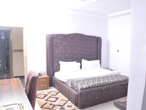 www.akureairporthotel.com