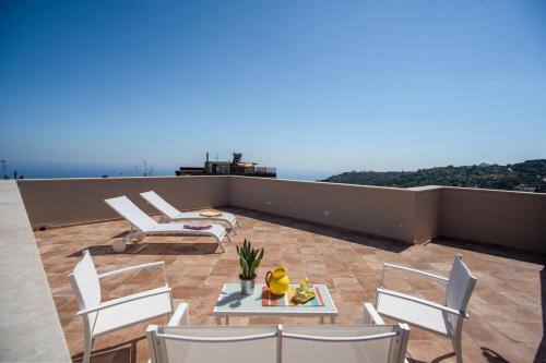 www.castlebeachhotel.com
