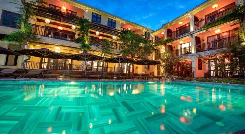 www.ahoyhoianresort.com
