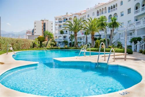 www.inmobiliariacanovas.com