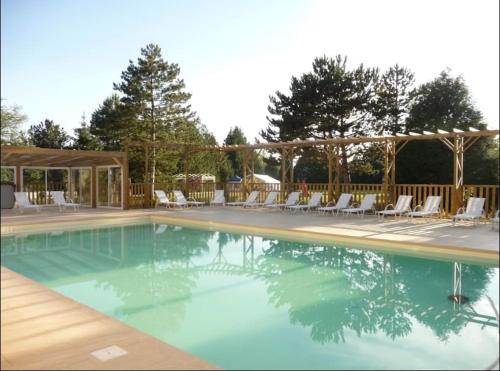 www.camping-clos-des-sablons.com