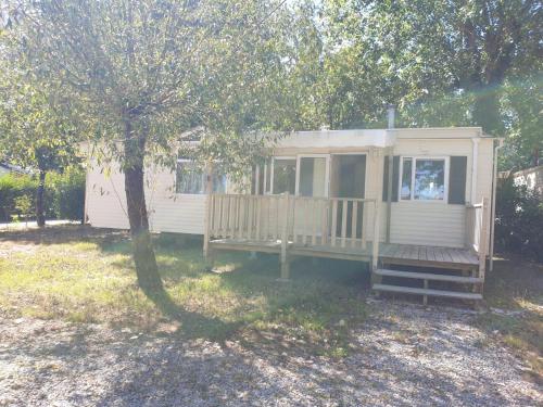 www.camping-les-prairies-du-lac.com