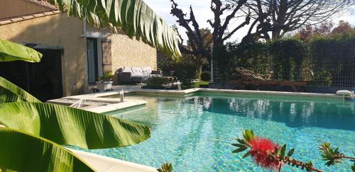 www.gite-chateau-saintecolombe.com