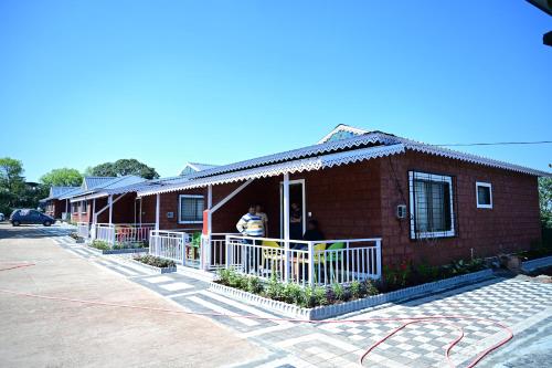 www.prathameshvalleyresorts.com