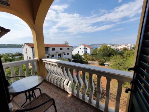 www.apartments-m-and-i-vodice.com