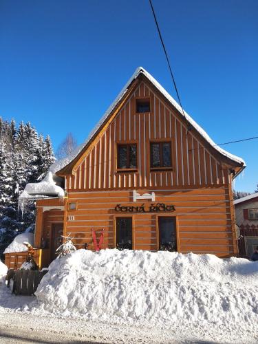 www.apartmanycernaricka.cz