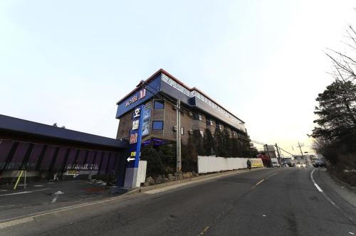 www.hotelone75.com