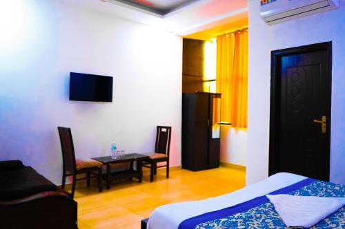 www.ashokapalacehotels.com