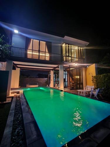 www.hotelvillaeverest.com