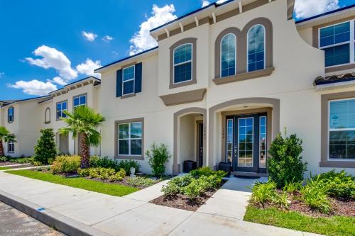 www.solararesortflorida.com
