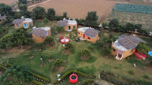 www.arisevillageresort.com