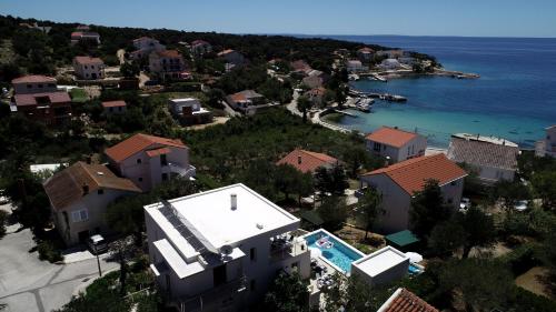 www.lembonganharmonyvillas.com