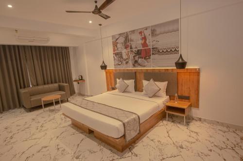 www.hotelsmonarch.com