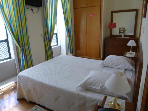 www.paris-hotel-massena.com
