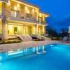 Supreme Luxury Suites