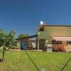 Ferienhaus mit Badminton- und Minifussballplatz