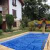 Linda casa de campo em condomínio exclusivo .