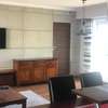 Uroczy apartament z ogrodem