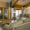 Luxury Three Bedroom Suite with Three Kings apartm