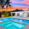 Opal Oasis - Pool, Spa, Luxury in Great Location!