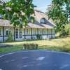 Iben og Rasmus' smukke stråtækte hus