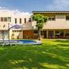 Casa de lujo con alberca y jacuzzi en Tabachines!
