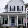 Modern Coastal Cottage- Bikes, Pool, Fishing, Park