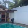 Casa com piscina na praia