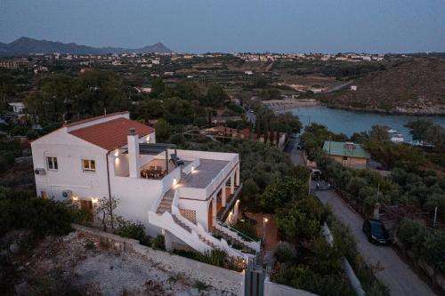 www.villakiarachania.com