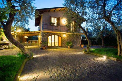 www.villareginagiovanna.it