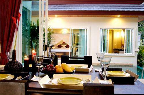 www.karonpoolvilla.com