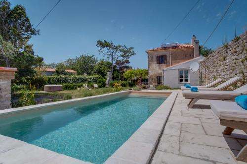 www.villaantiqua.com