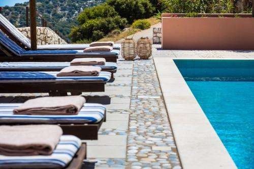 www.villa-daphni-kefalonia.com