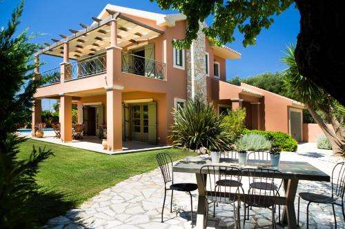www.villaelenakefalonia.com