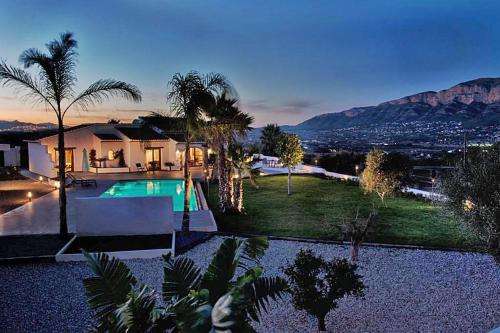 www.villa-orlando-javea.com