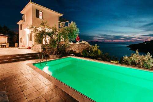 www.ammosbeachvilla.com