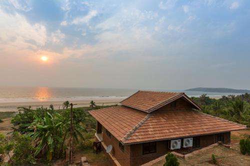 www.beachfrontvillasganpatipule.in