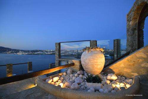 www.aegeanpearlmykonos.com